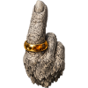 Grobe Steinhand mit Goldring