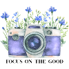 Aquarellkamera mit Blumenkranz