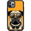 Mops mit Sonnenbrille auf Orange