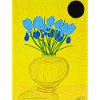 Vase d’iris bleu sur fond jaune