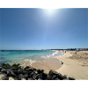 Plage au soleil : bleu et sable