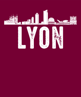 Un design épuré et intemporel pour les amoureux de Lyon. Ce motif blanc minimaliste offre une élégance discrète, parfaite pour toutes les oc...