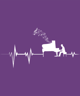 Découvrez le t-shirt 'Piano Évolution', un design cool et élégant retraçant l'histoire de cet instrument. Le cadeau idéal pour tous les pian...
