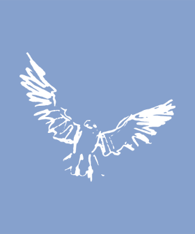 Laissez votre esprit s'envoler avec ce motif d'oiseau en plein vol. Symbole de liberté et de légèreté, ce design épuré apporte une touche po...