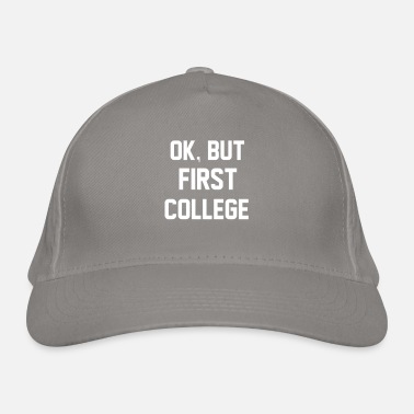 College Ok, But First College - Gorra de béisbol ecológica