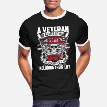 Krig Sitat om veteran En veteran er noen som - Kontrast T-skjorte for menn