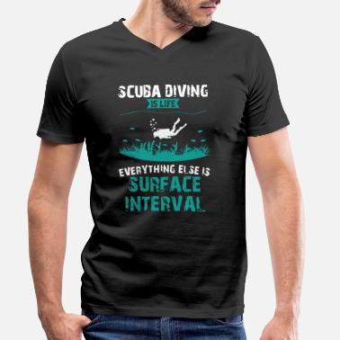 Scuba Diving Scuba Diving Is Life Divers - Männer Bio T-Shirt mit V-Ausschnitt