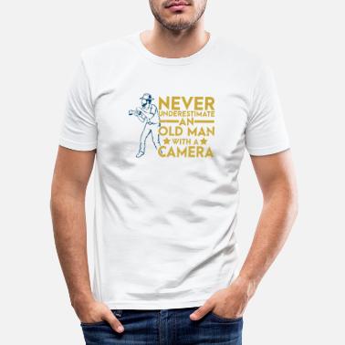 Photographer Never Underestimate An Old Man With A Camera - Men&#39;s Slim Fit T-Shirt