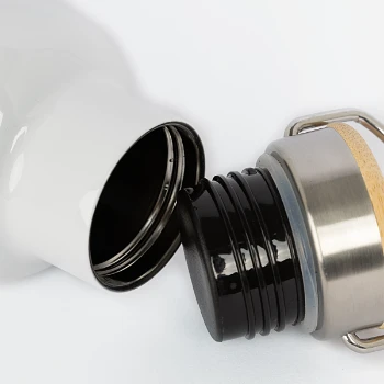 Thermosflasche mit Bambusdeckel