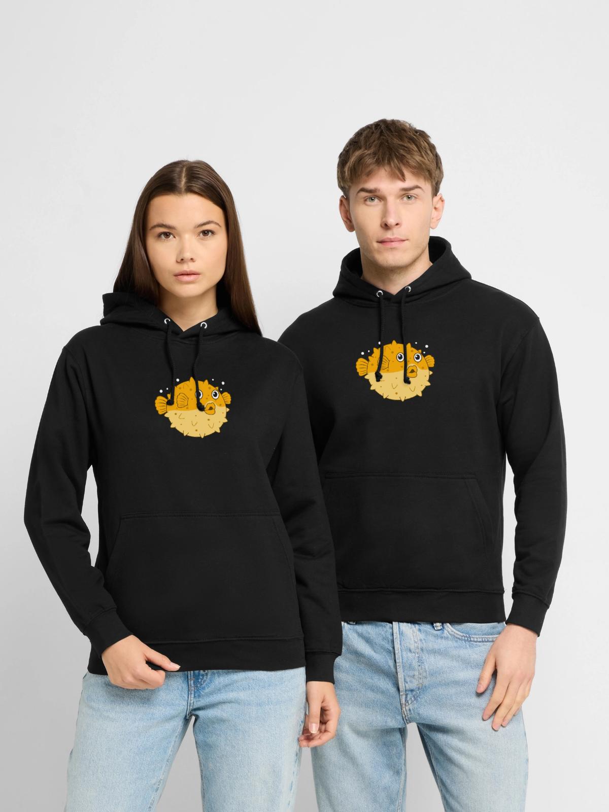 Kugelfisch - Unisex Hoodie - Schwarz - Vorne - Alina (178cm) & Michal (187cm)