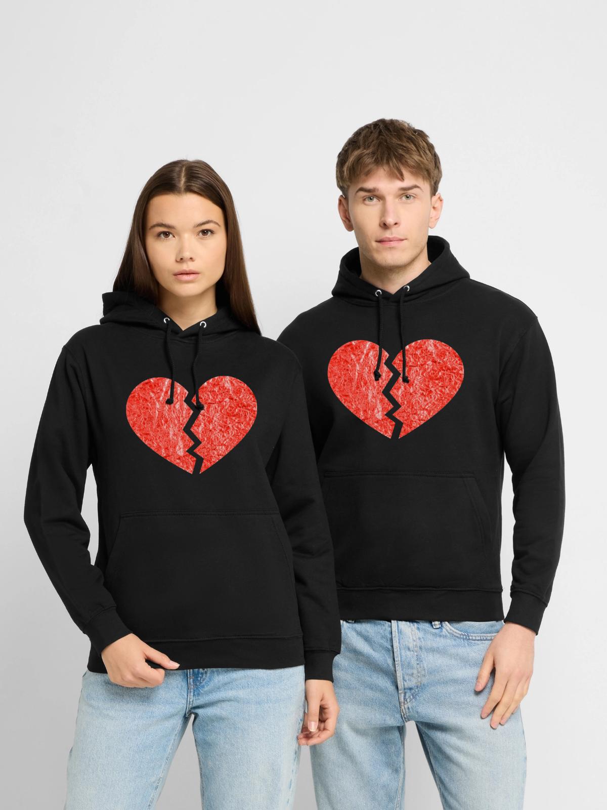 Zerknittert Herz Muster - Unisex Hoodie - Schwarz - Vorne - Alina (178cm) & Michal (187cm)