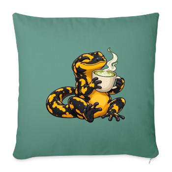 Salamander genießt einen Matcha Latte - Sofakissenbezug 45 x 45 cm - Tanngrün - Vorne