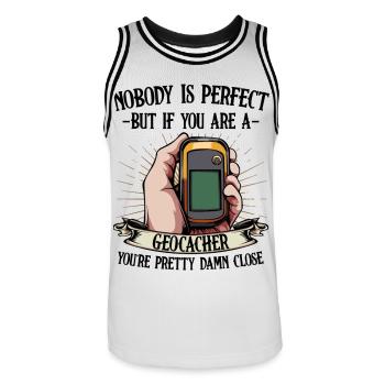 Nobody Is Perfect Geocaching Geocacher Geschenk - Männer Basketball-Trikot - Weiß/Schwarz - Vorne - AI Model Male 185 dark (185cm)