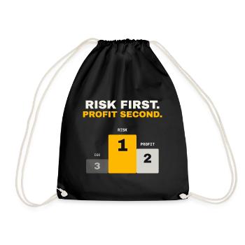 Risk first, Profit second – Trading Motivation - Turnbeutel - Schwarz - Vorne
