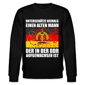 Alter Mann In DDR Aufgewachsen - Stanley/Stella Unisex Bio-Sweatshirt CHANGER  - Schwarz - Vorne - Nik (191cm) & Marisol (170cm)