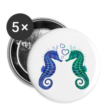 Seepferdchen Paar mit Herzen - Romantisches Motiv - Buttons groß 56 mm (5er Pack) - Weiß - Vorne