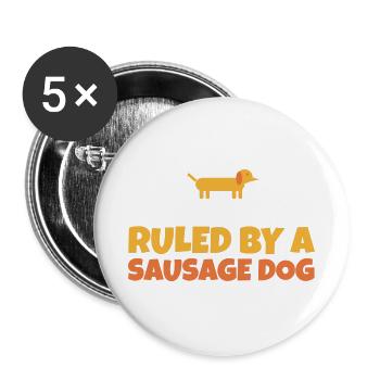 Regiert von einem lustigen Wursthund-Dackelbesitzer - Buttons groß 56 mm (5er Pack) - Weiß - Vorne