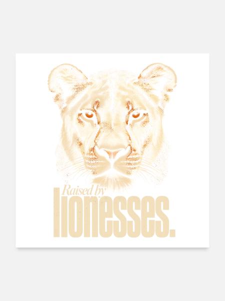 Raised By Lionesses Löwin Löwenmama Starke Frauen - Poster 60x60 cm - Weiß - Vorne