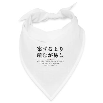案ずるより産むが易し — Tun statt Angst - Bandana Dreieckstuch - Weiß - Vorne