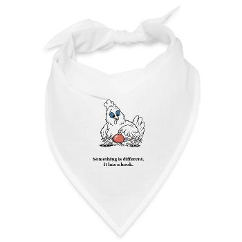 Weihnachtshüne findet einen Anhänger in ihrem Nest - Bandana Dreieckstuch - Weiß - Vorne