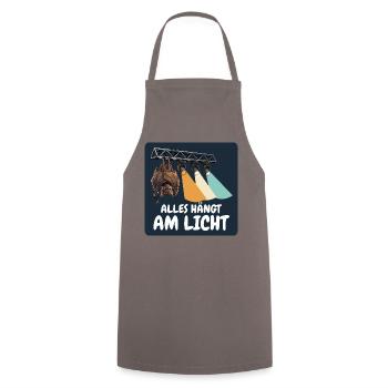 Alles hängt am Licht – Lichttechniker - Kochschürze - Grau - Vorne - AI Model Male 185 dark (185cm)