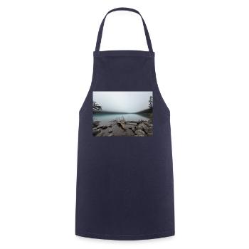 Nebliger Bergsee Waldlandschaft - Kochschürze - Navy - Vorne - AI Model Male 185 dark (185cm)