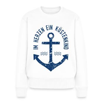 Im Herzen ein Küstenkind - Frauen Premium Bio Pullover - Weiß - Vorne - Julia (174cm)