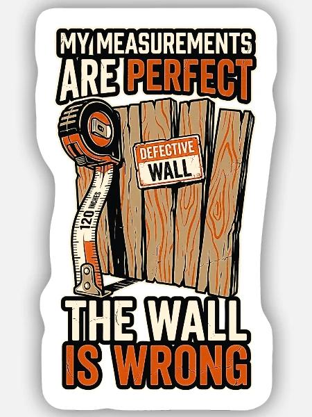 Perfekte Maße, Wand ist falsch - Sticker Größe S (10 x 10 cm) - Mattweiß