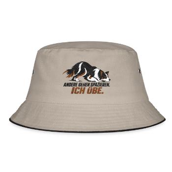 Border Collie - ANDERE GEHEN SPAZIEREN. ICH ÜBE. - Bucket Hat - Khaki/Schwarz - Vorne