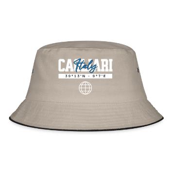 Cagliari Italien Koordinaten Reise Souvenir - Bucket Hat - Khaki/Schwarz - Vorne