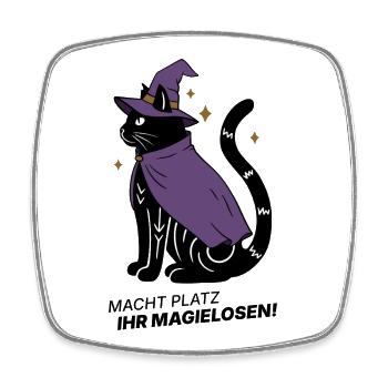 Macht Platz ihr Magielosen! – Schwarze Katze Hexe - Viereckiger Kühlschrankmagnet - Weiß - Vorne