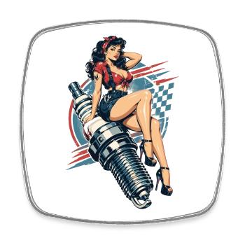 Vintage Hot Rod Pin-Up: Mechanikerin auf Zündkerze - Viereckiger Kühlschrankmagnet - Weiß - Vorne
