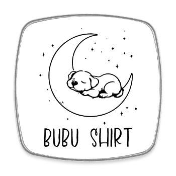 Bubu Shirt – Schlafendes Baby auf Mond, Schwarz - Viereckiger Kühlschrankmagnet - Weiß - Vorne
