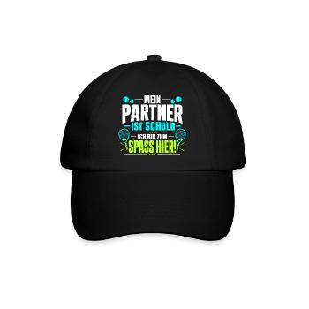 Mein Partner ist schuld ich bin zum Spaß hier - Baseballkappe - Schwarz/Schwarz - Vorne