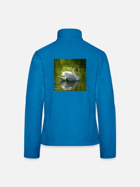 Weißer Schwan schwimmt, auf grünlichem Hintergrund - Frauen Softshelljacke - Lichtblau