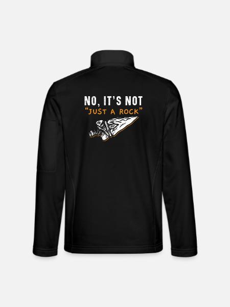 Nein, es ist nicht nur ein Stein Pfeilspitzenjagd - Unisex Softshelljacke - Schwarz - Hinten
