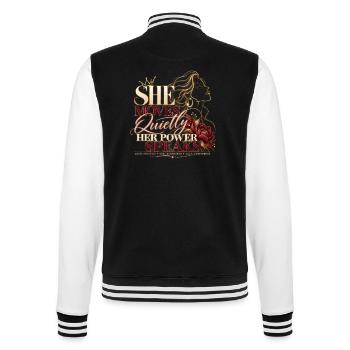 Stille Ambition – ihre Stärke spricht für sich selbst - College-Sweatjacke - Schwarz/Weiß - Hinten - Marisol (170cm)