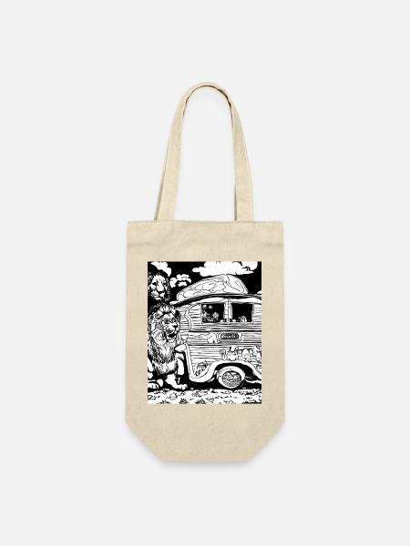 Löwe in Schwarz-Weiß um einen Wohnwagen - Geschenkbeutel für Flaschen - Natur