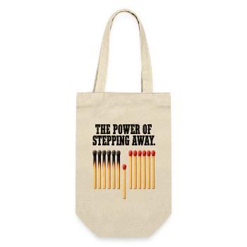 The Power of Stepping Away – Burnout & Achtsamkeit - Geschenkbeutel für Flaschen - Natur - Vorne