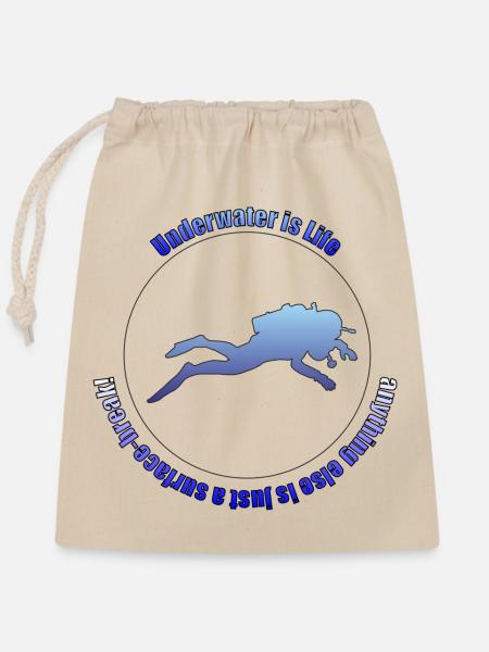 Underwater is Life - Verschließbarer Geschenkbeutel aus Baumwolle (25x30cm) - Natur