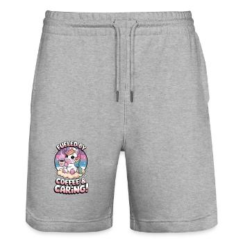 Angetrieben von Kaffee und Fürsorge! - Stanley/Stella Unisex Bio Joggingshorts Trainer  - Grau meliert - Vorne - Nik (191cm) & Marisol (170cm)