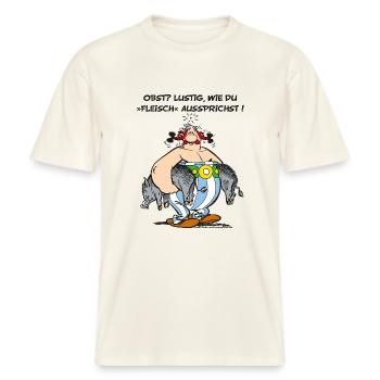Obelix: Obst? Lustig wie du "Fleisch" aussprichst! -  RELAXED FIT Unisex Organic T-Shirt - Naturweiß  - Vorne - Alina (178cm) & Michal (187cm)
