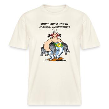 Obelix: Obst? Lustig wie du "Fleisch" aussprichst! -  RELAXED FIT Unisex Organic T-Shirt - Naturweiß  - Vorne - Alina (178cm) & Michal (187cm)