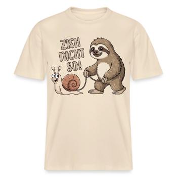 Zieh nicht so - Schnecke und Faultier -  RELAXED FIT Unisex Organic T-Shirt - Natur - Vorne - Alina (178cm) & Michal (187cm)