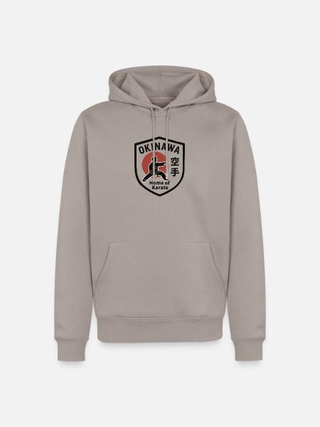 Okinawa- Home of Karate Shield Emblem - Männer Premium Bio Hoodie - Taupe