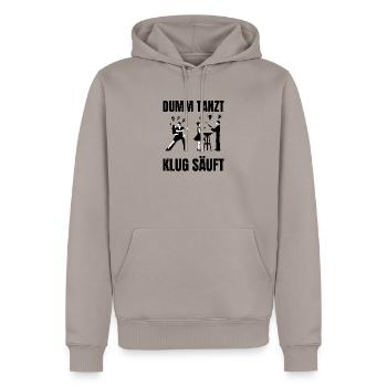 DUMM_TANZT-_KLUG_SAUFT - Männer Premium Bio Hoodie - Taupe - Vorne - Nico (187cm)
