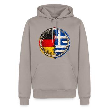 Deutschland Griechenland – Zwei Heimaten - Männer Premium Bio Hoodie - Taupe - Vorne - Nico (187cm)