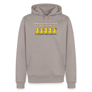 Meine Enten stehen nicht in einer Reihe Lustige Ente - Männer Premium Bio Hoodie - Taupe - Vorne - Nico (187cm)