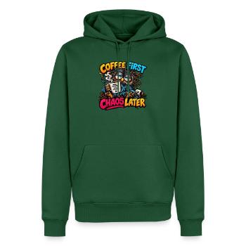 Erst Kaffee, dann Chaos - Männer Premium Bio Hoodie - Flaschengrün - Vorne - Nico (187cm)