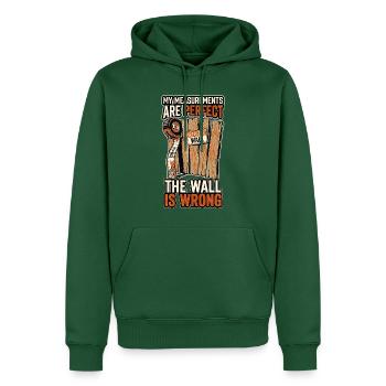 Perfekte Maße, Wand ist falsch - Männer Premium Bio Hoodie - Flaschengrün - Vorne - Nico (187cm)
